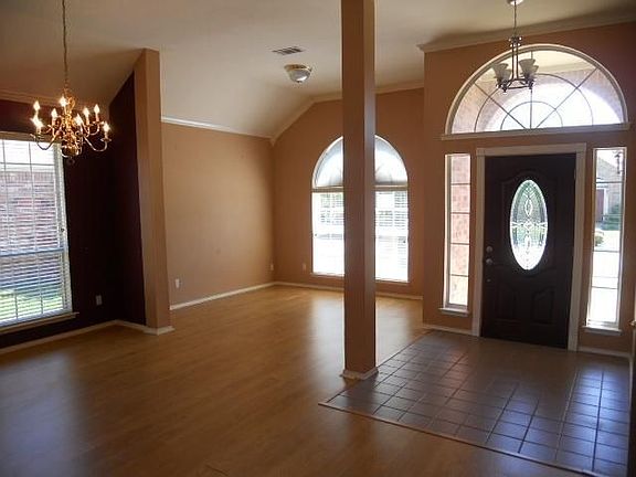 3rd image of 3805 Gillespie Dr