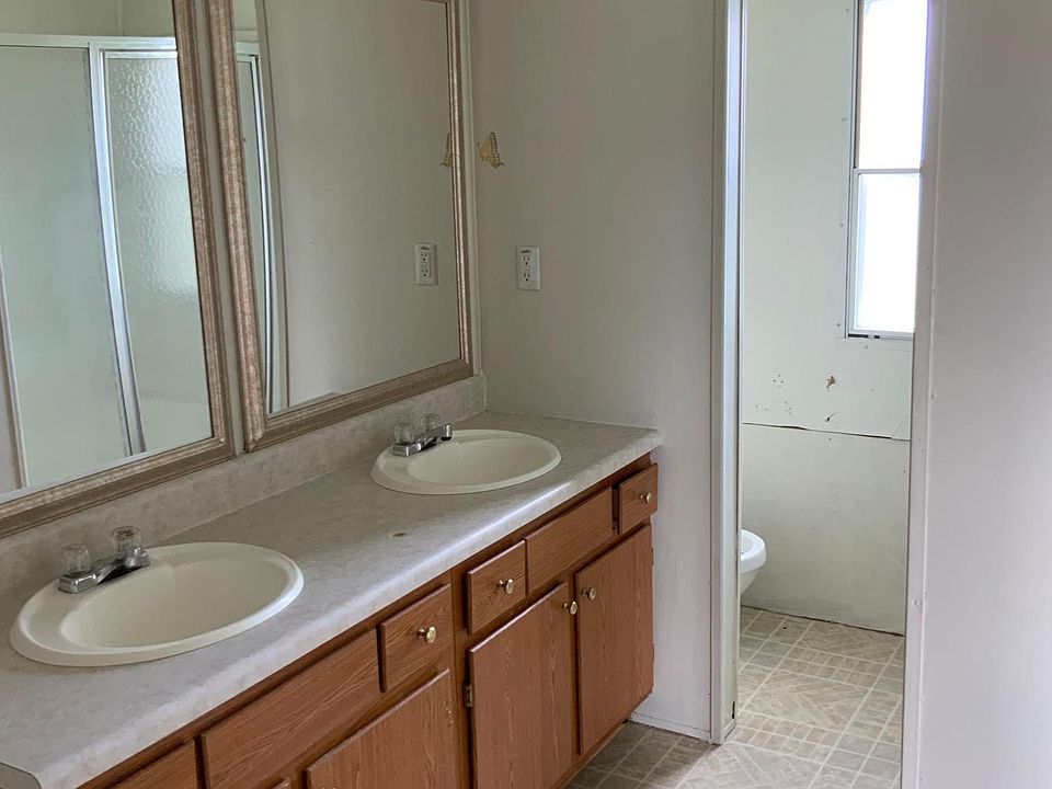 2nd image of 2699 Express Blvd