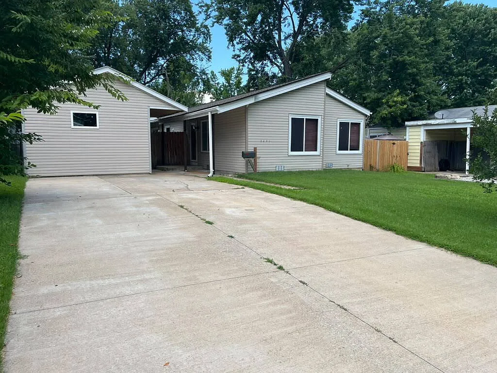 3 bed, 2.0 bath, 1478 sqft, $1,900 — Photo 3