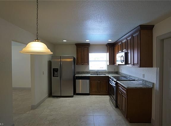 5th image of 307 SW 47th Ter APT 1