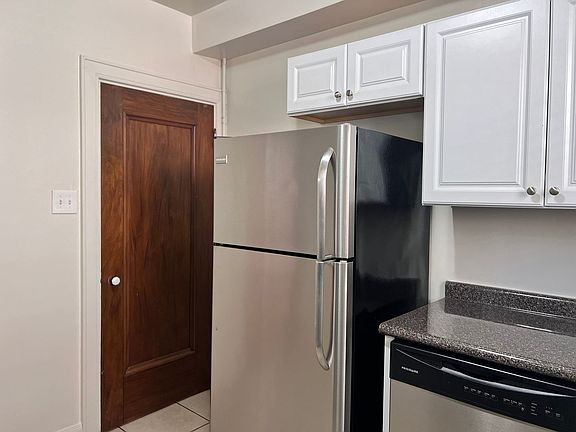 5th image of 2558 Madison Rd APT 6