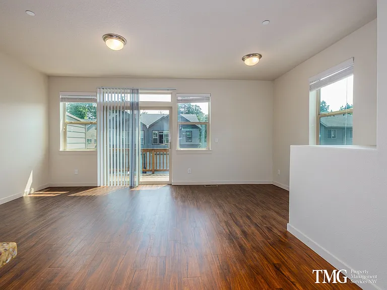 710 NW 7th Ave — Photo 7