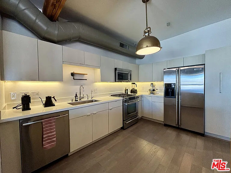 527 Molino St #401 — Photo 8