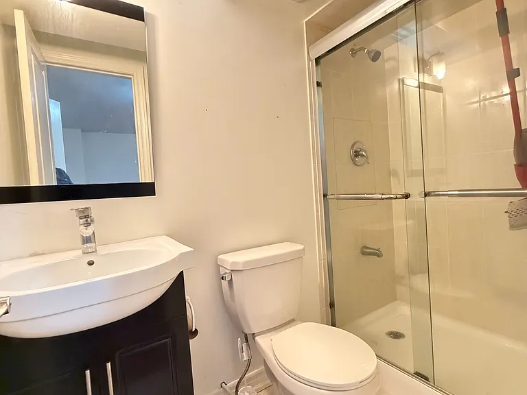 937 Ledbury Cres — Photo 43
