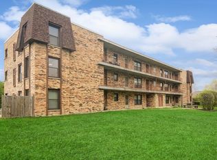 2610 Oakton St APT 5W, Park Ridge, IL 60068