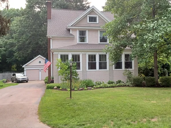 1735 Fairplain Ave, Benton Harbor, MI 49022
