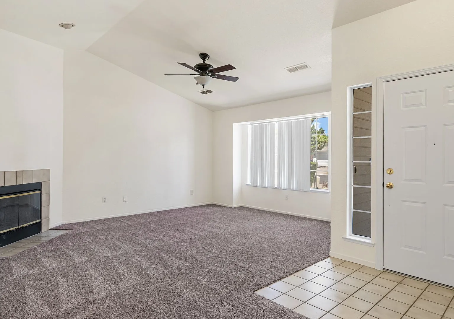 3 Bedroom 2 bath in Elk Grove! The Willows — Photo 3