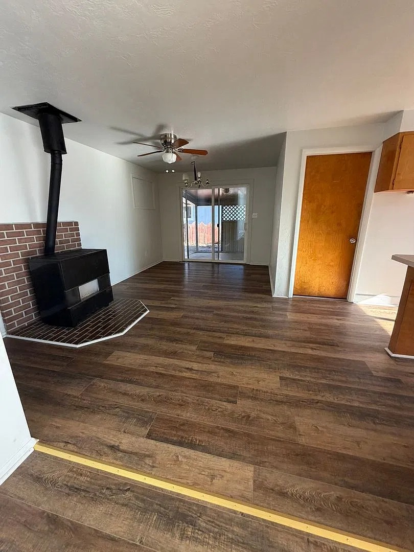 Newly Renovated 3 Bedroom, 2 Bathroom Home - Located near Sky Lakes and Oregon Tech! — Photo 3