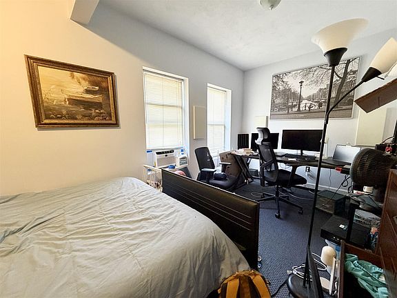 5th image of 122 Berkshire St APT 1