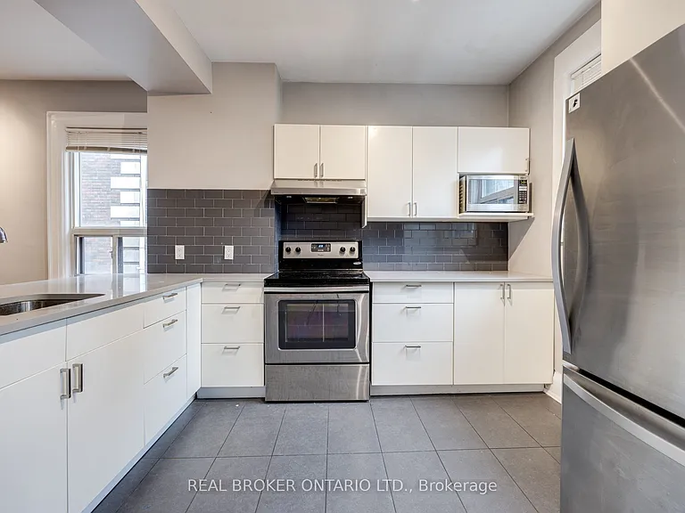 77 Isabella St #UPPER — Photo 10