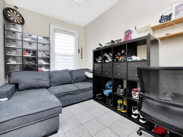 6018 Bleecker Street image 19 of 26