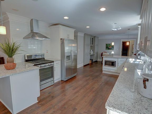 2nd image of 5652 Bloomingdale Ct