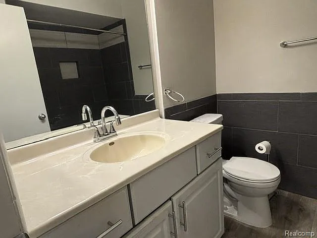 4345 Crooks Rd — Photo 8