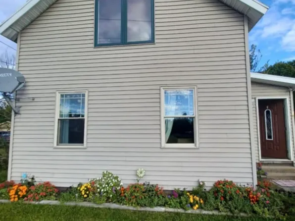 18 Grove St, Keeseville, NY 12944