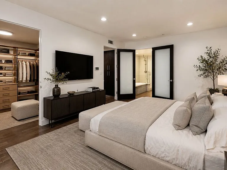 1304 Roxbury Dr #103 — Photo 18