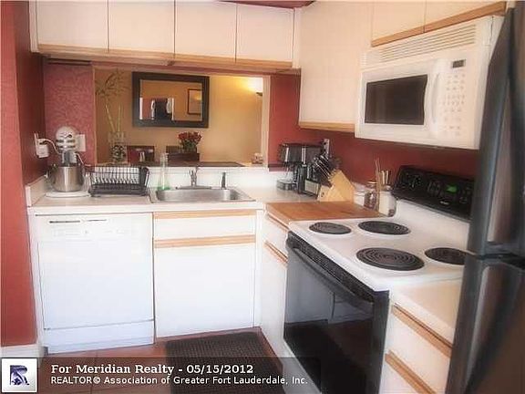 4th image of 798 NW 92nd Ave