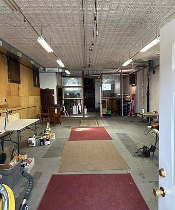 5th image of 102 S Mill St