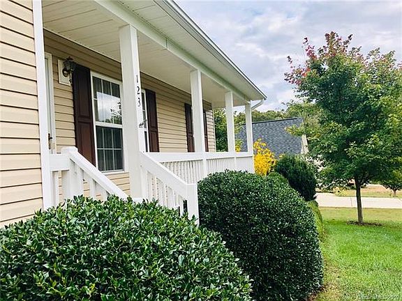 2nd image of 123 Whistling Pines Dr