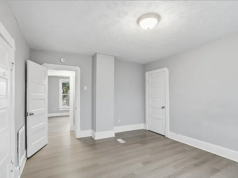 931 N Oakland Ave — Photo 16