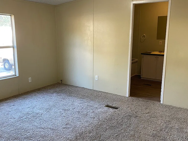 413 Sandy Ct — Photo 8