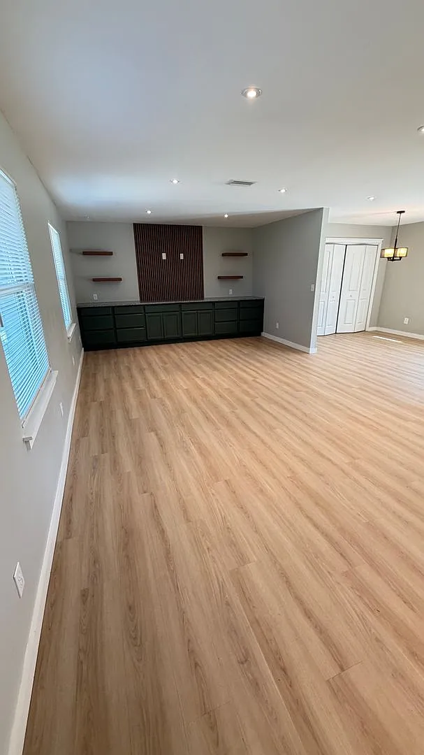 1411 Illinois Ave — Photo 2