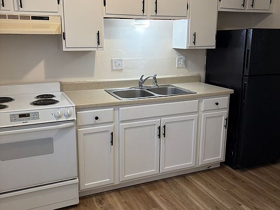 2nd image of 702 Demaret Dr APT B