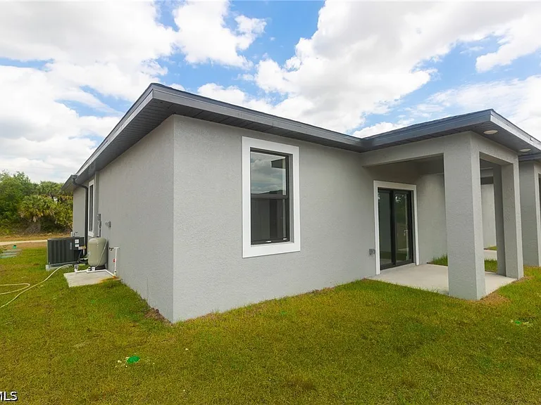 1266 Milwaukee Blvd — Photo 15