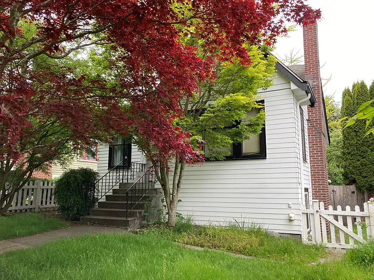 front of house--taken from sidewalk