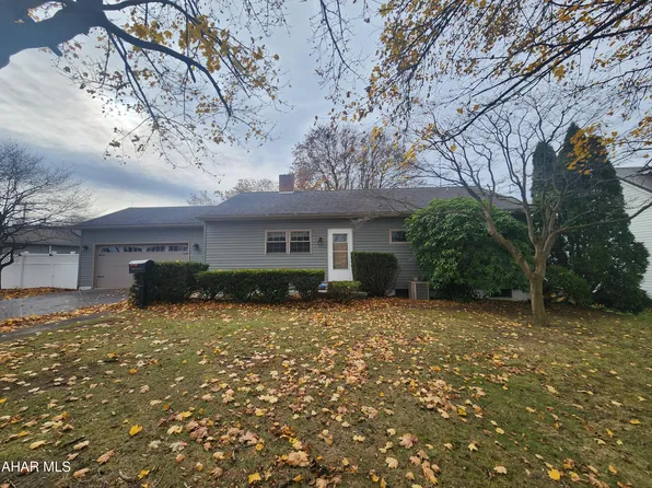 412 E Julian St, Martinsburg, PA 16662