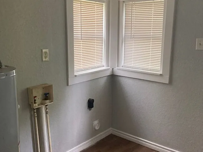 608 Sarrazin Ave — Photo 9