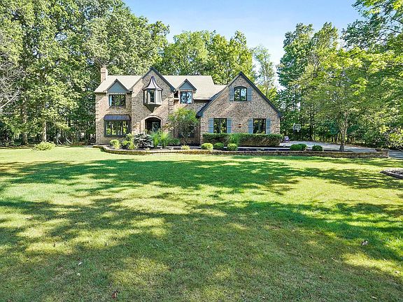 2nd image of 534 Retreat Ln N