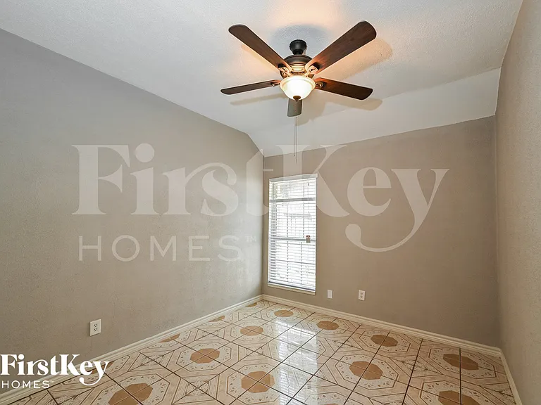 4447 Donalbain Dr — Photo 12