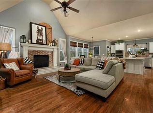 2413 SW Winterview Ct, Lees Summit, MO 64081