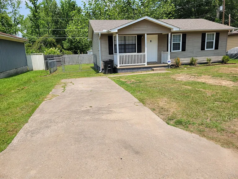 1900 Kelly Dr — Photo 6