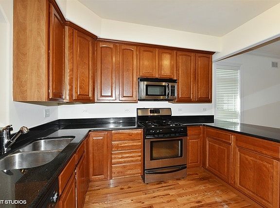 3rd image of 152 S Center St #4