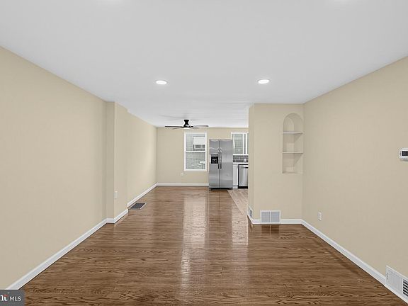 4th image of 625 E Sanger St