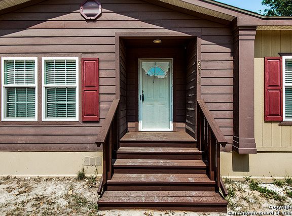3rd image of 2411 HICKORY WAY