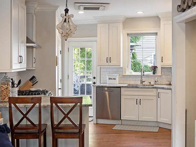 28 Emerson St — Photo 6