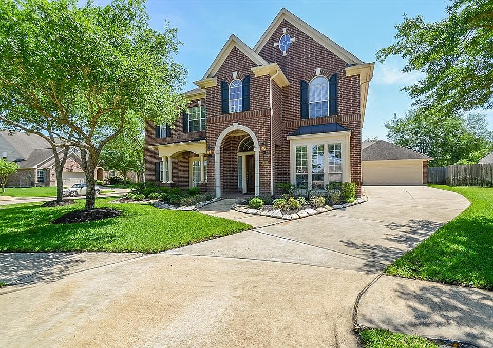 1st image of 4810 Shady Spruce Ct