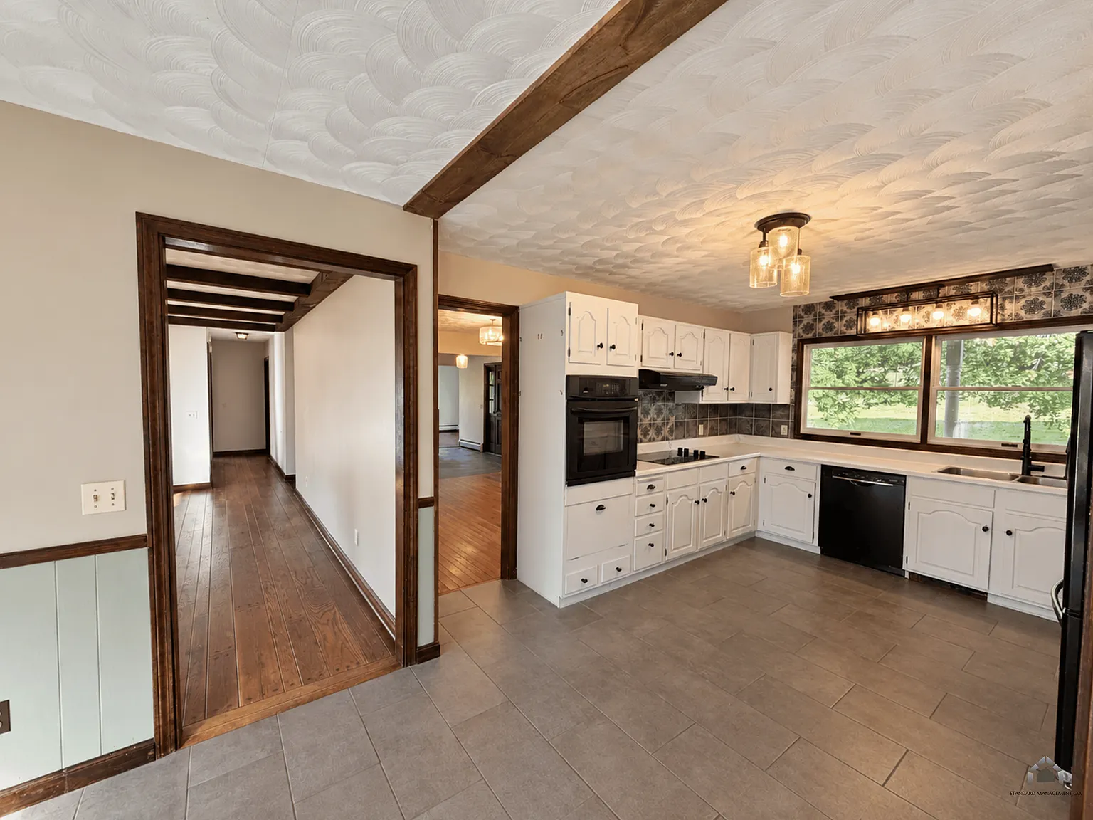 4 bed, 2.5 bath, 2870 sqft, $2,500 — Photo 4