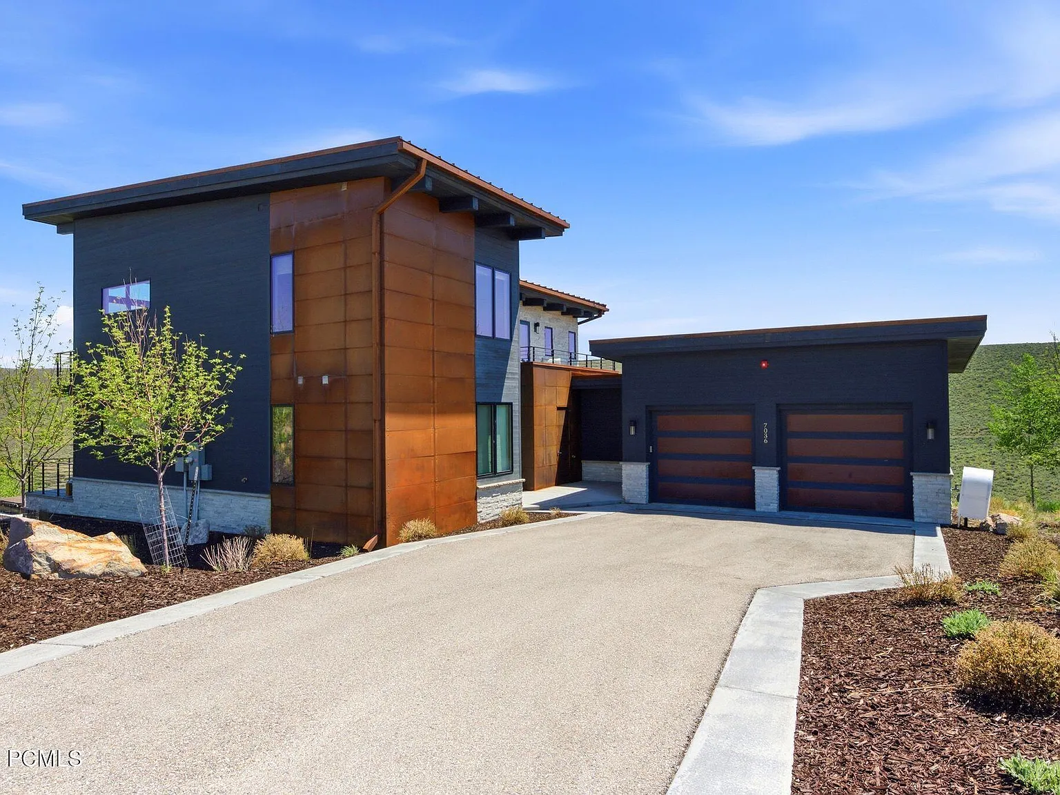 3 bed, 3.5 bath, 2645 sqft, $9,000 — Photo 1