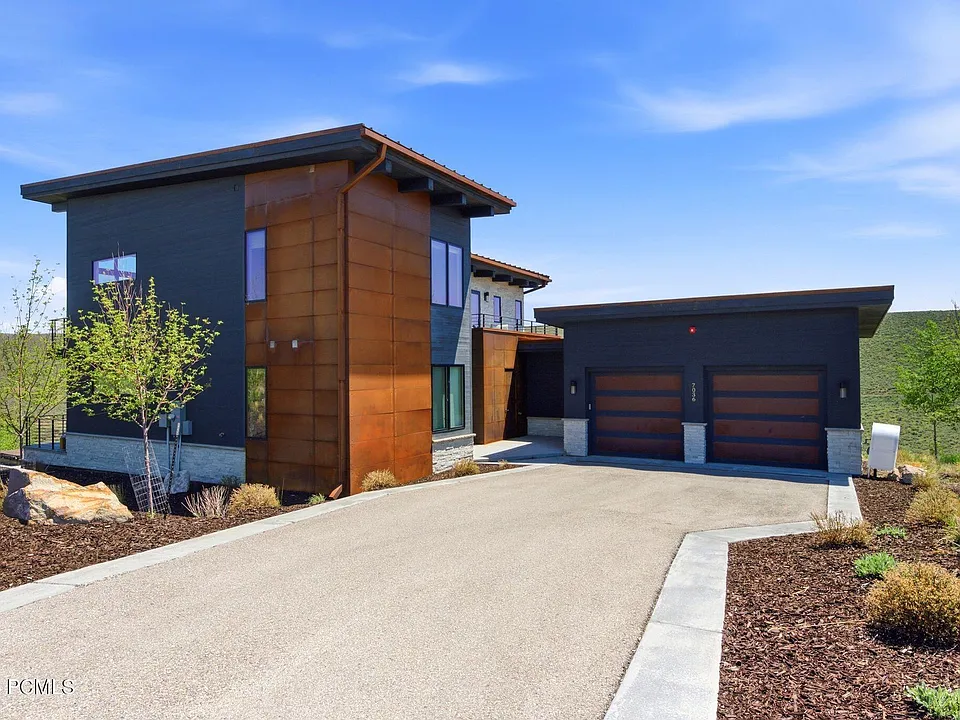 7036 Golden Bear Loop W