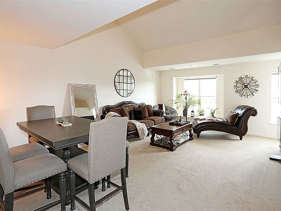 3rd image of 158 Ashley Ct
