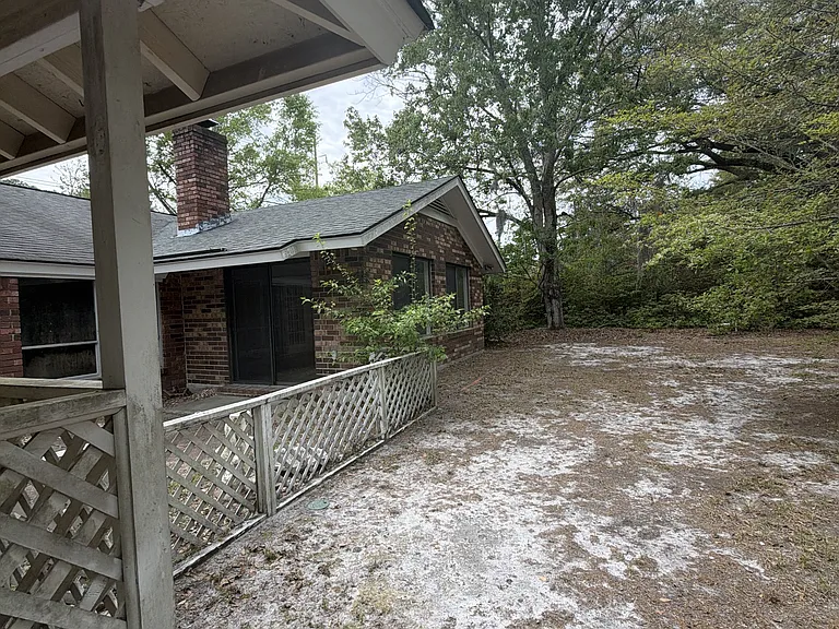 206 W General Stewart Way — Photo 2