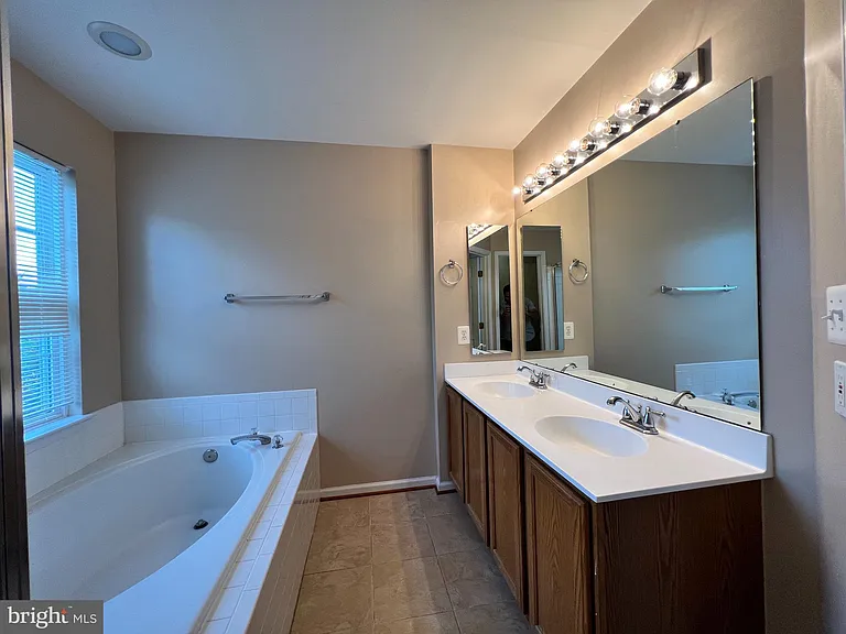 10168 Elgin Way — Photo 15