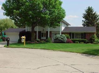 27411 Elsworth St, Farmington, MI 48336