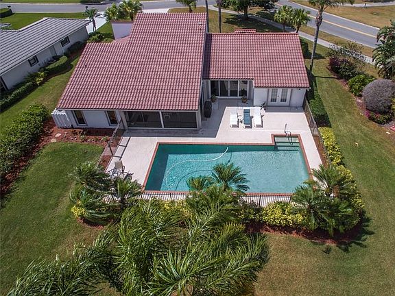 3rd image of 2083 SW Spoonbill Dr
