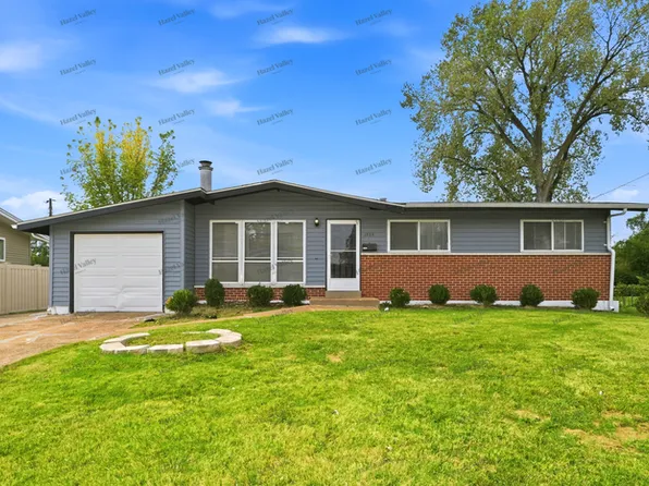 1825 Thunderbird Ave, Florissant, MO 63033