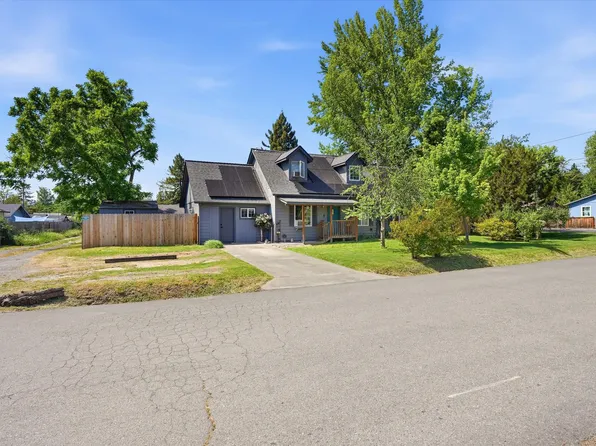 201 SW Dimmick St, Grants Pass, OR 97526