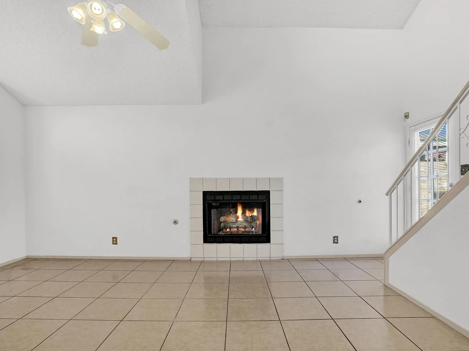 3 bed, 1313 sqft, $1,895 — Photo 3